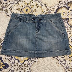 Super cute American Eagle denim mini skirt. Size 4